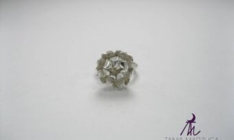 Juego de aretes y anillo "Crisantemos"
